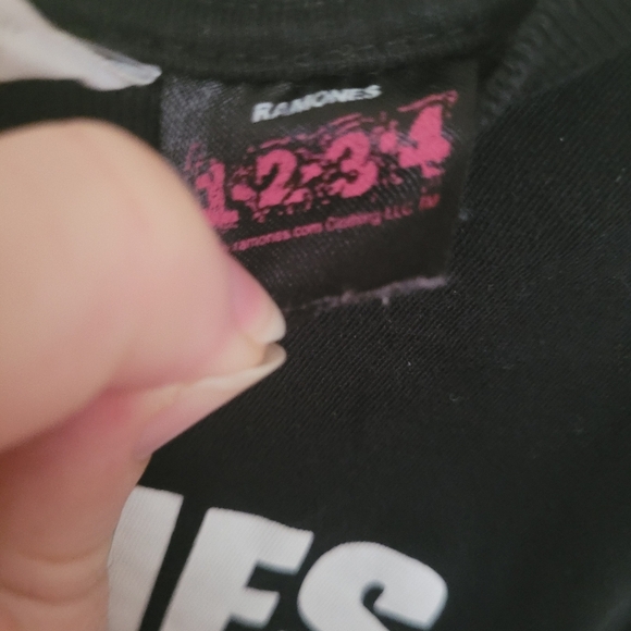 H&M Ramones Black White Band Logo Long Sleeve Tee Size 5 Youth - Picture 4 of 4